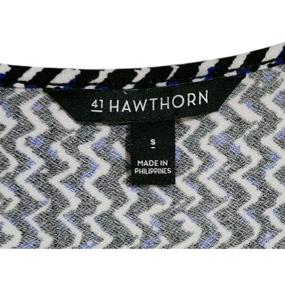 41 Hawthorn Women's Size Small Long Sleeve V-Neck Blue Geo Pattern Shirt Top - Picture 3 of 8